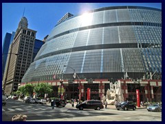 James R. Thompson Center 02 - exterior at from Daley Plaza